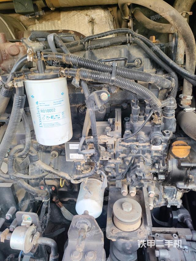 發(fā)動(dòng)機(jī)室（上車(chē)部件）