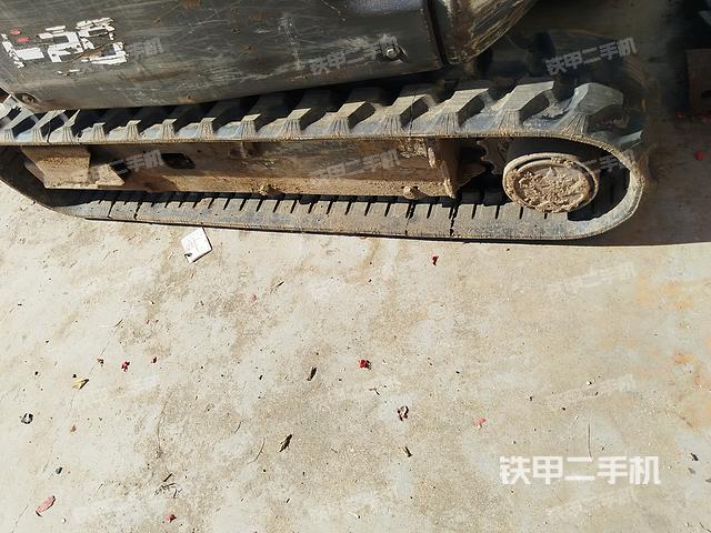單側(cè)履帶整體(整機(jī)外觀) 單側(cè)履帶整體(整機(jī)外觀)