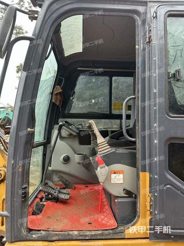 驾驶室整体（整机外观）