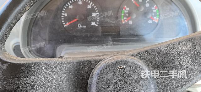 駕駛室操作臺(整機(jī)外觀及大件) 駕駛室操作臺(整機(jī)外觀及大件)