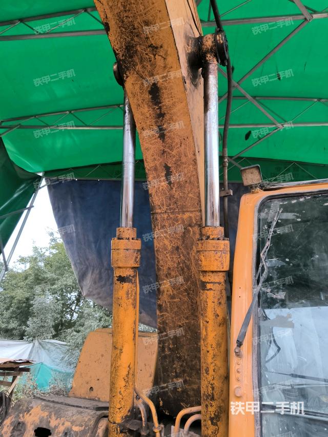 大臂油缸整體?豎拍（工作和回轉(zhuǎn)裝置）