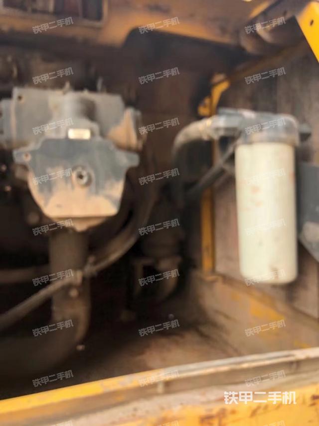 回转马达和主控阀（整机外观）