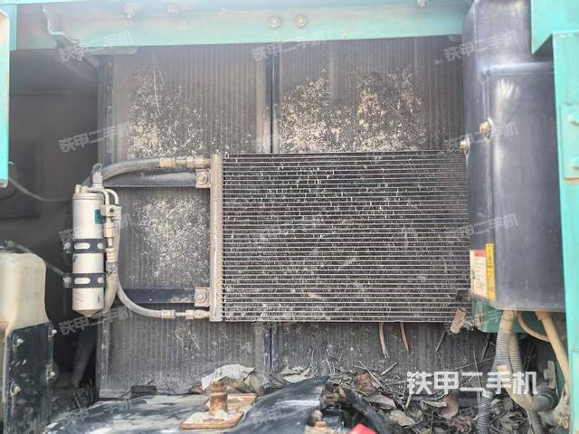 散熱器正面(大件艙室) 散熱器正面(大件艙室)