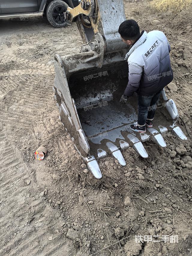 驾驶室顶部（整机外观）