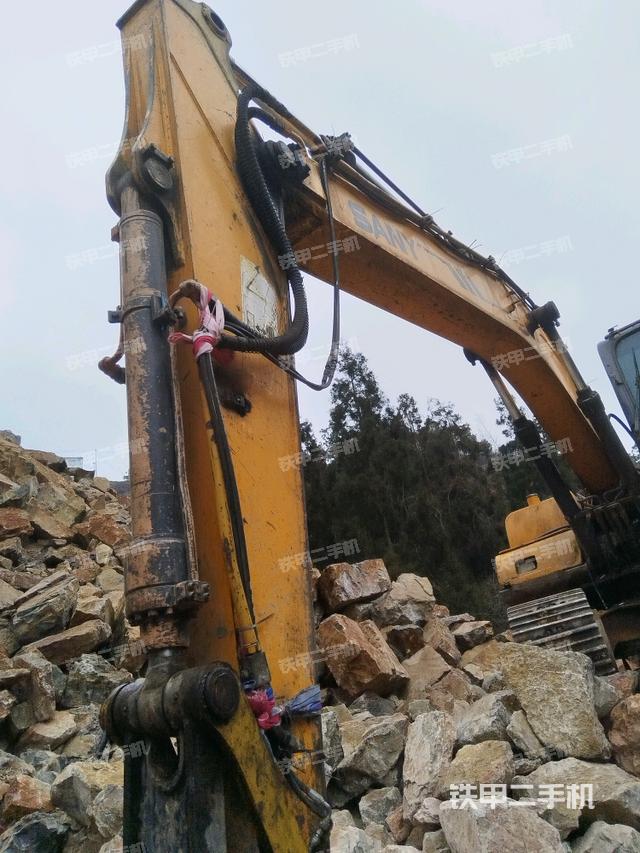 小臂整體左后(工作和回轉(zhuǎn)裝置) 小臂整體左后(工作和回轉(zhuǎn)裝置)