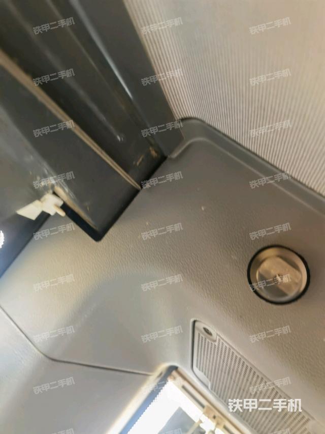 駕駛室左前45度(駕駛室部分) 駕駛室左前45度(駕駛室部分)