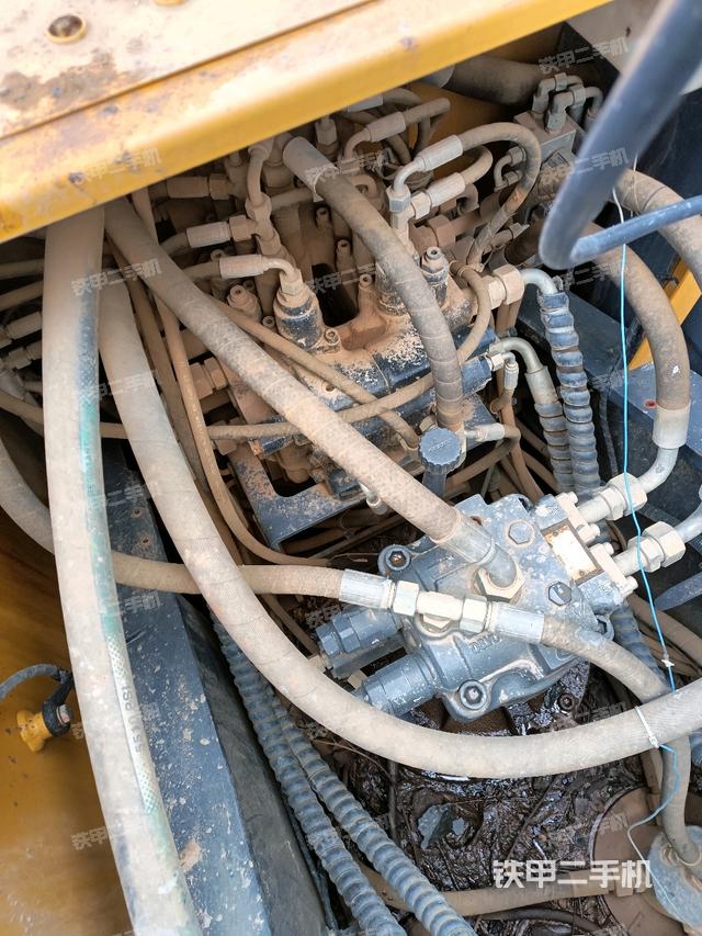 回轉馬達和主控閥（整機外觀）