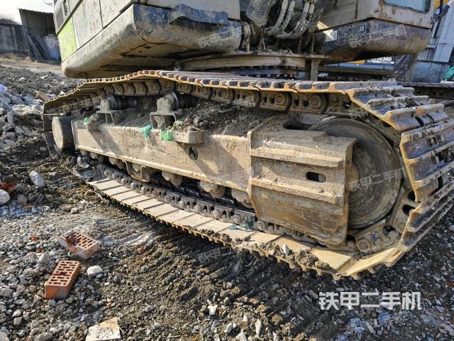右側(cè)履帶整體(行走機構) 右側(cè)履帶整體(行走機構)