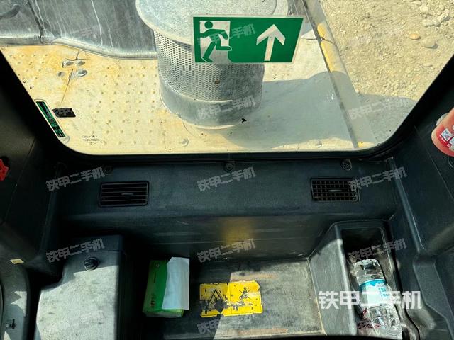 后窗玻璃角標（駕駛室部分）