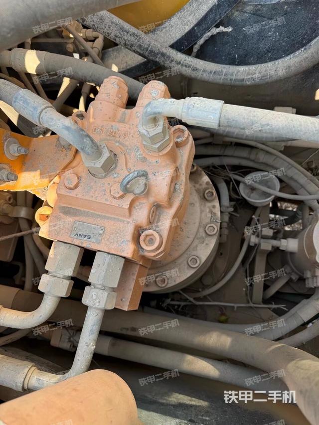 回轉(zhuǎn)馬達（上車部件）