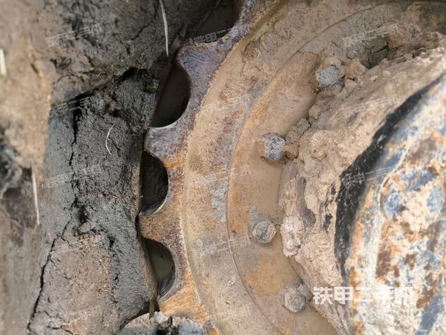 右驅(qū)動(dòng)輪（行走機(jī)構(gòu)）