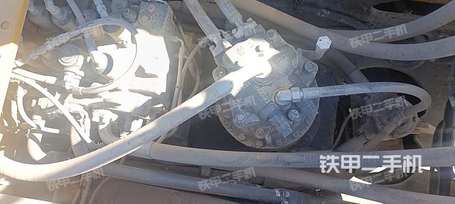 回转马达和主控阀（整机外观）