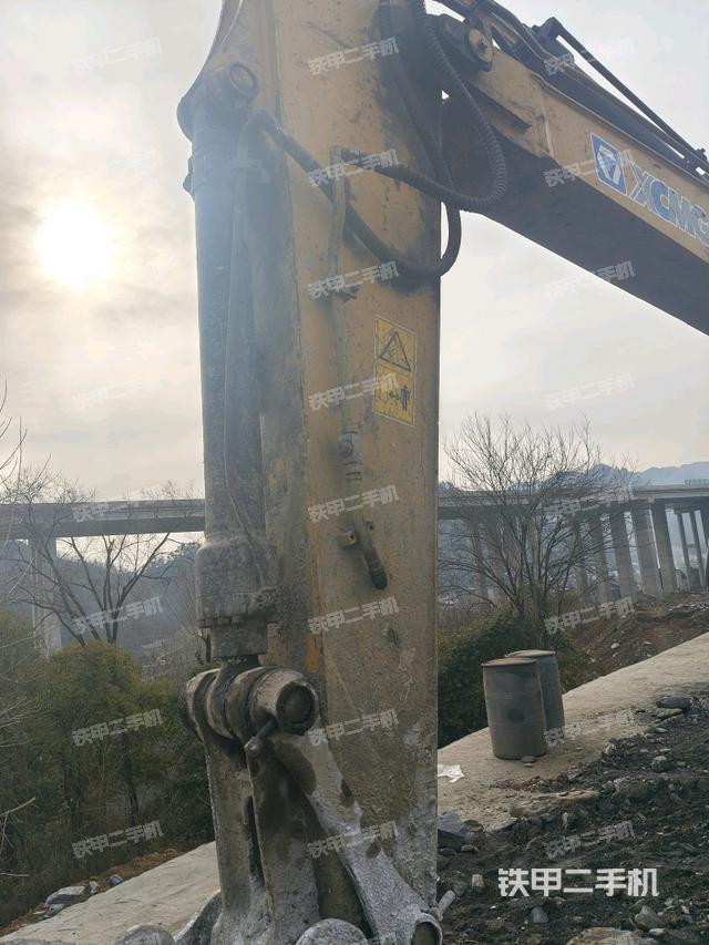 大臂油缸整體?豎拍(工作和回轉(zhuǎn)裝置) 大臂油缸整體?豎拍(工作和回轉(zhuǎn)裝置)