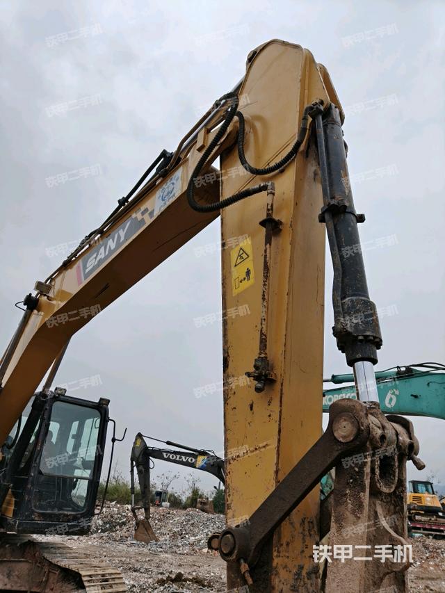 大臂油缸整體?豎拍（工作和回轉(zhuǎn)裝置）