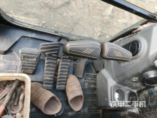 后窗玻璃角標(biāo)（駕駛室部分）