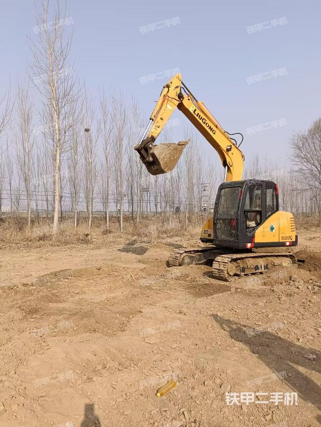 駕駛室整體(整機外觀) 駕駛室整體(整機外觀)