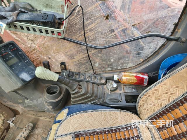 座椅左側(cè)控制臺(tái)/音響/含左手柄（駕駛室部分）