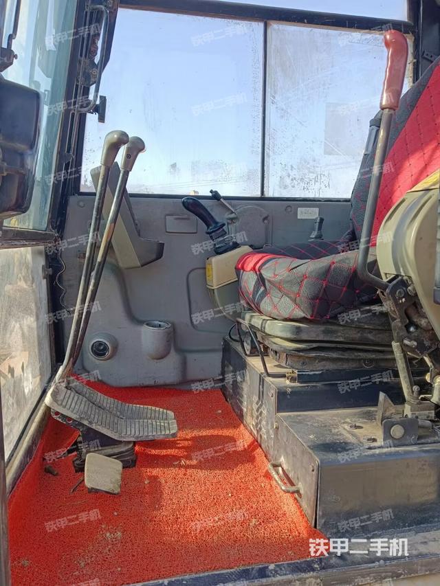 駕駛室頂部（整機(jī)外觀）