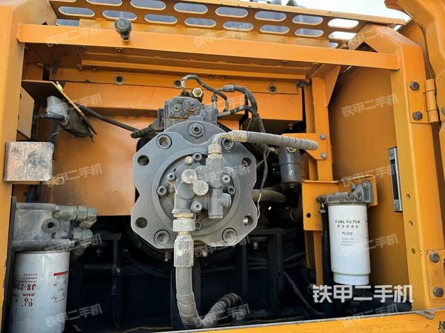 液壓泵艙室正面整體(整機(jī)外觀) 液壓泵艙室正面整體(整機(jī)外觀)