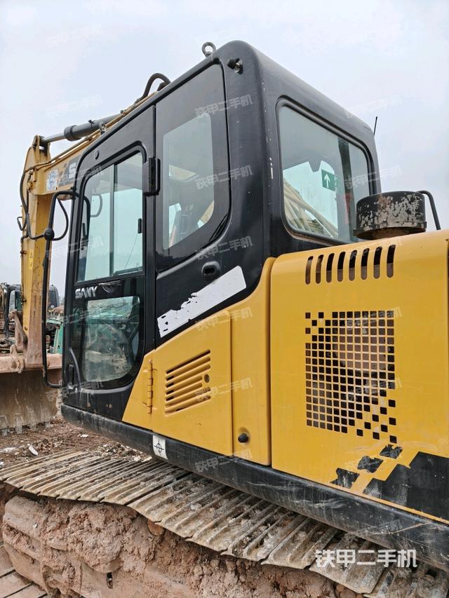 右側(cè)玻璃角標（駕駛室部分）