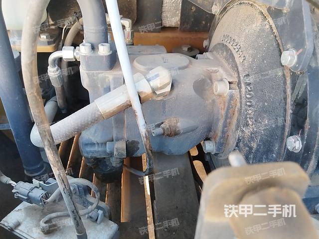 液壓泵艙室正面整體(整機外觀) 液壓泵艙室正面整體(整機外觀)