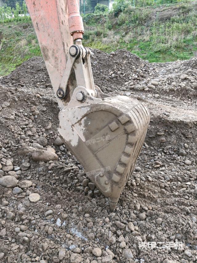 大臂油缸整體?豎拍（工作和回轉(zhuǎn)裝置）