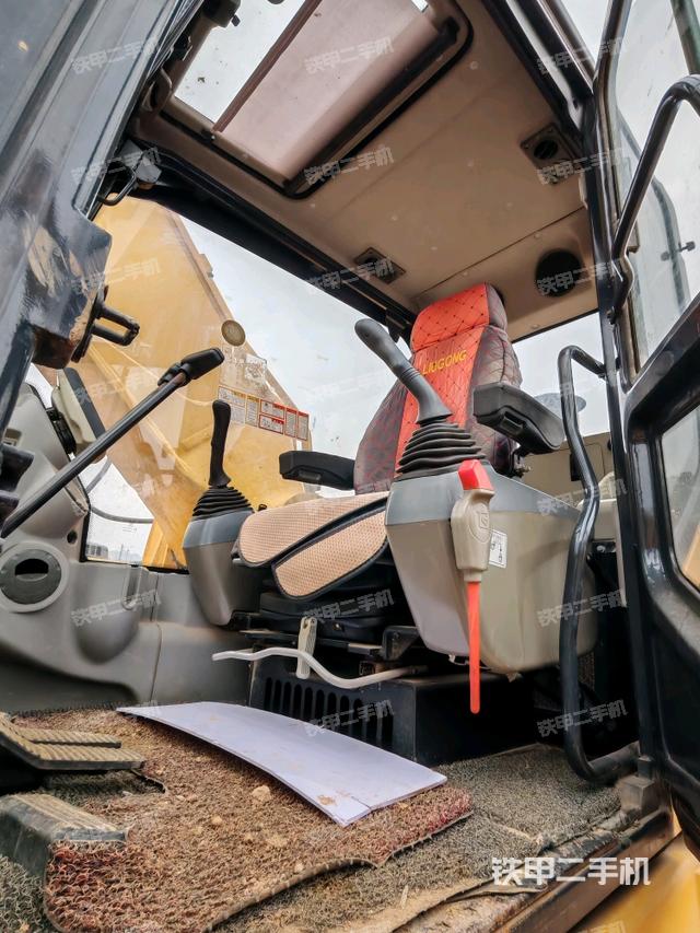 駕駛室整體（整機(jī)外觀）