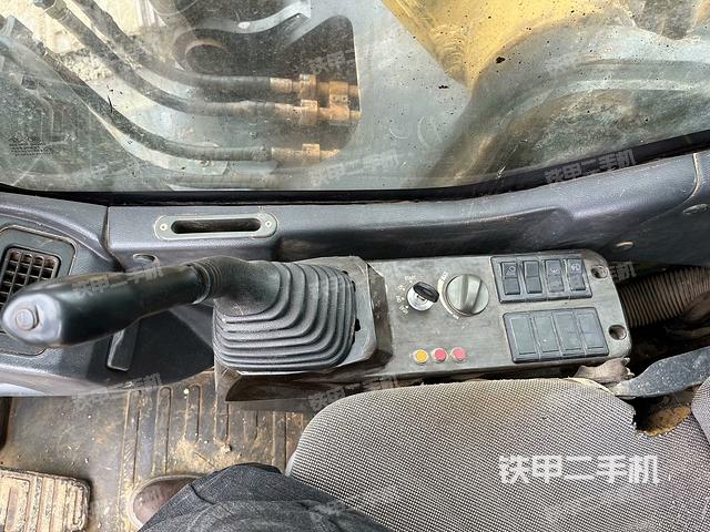 座椅右側(cè)控制臺/鑰匙門/油門/含右手柄（駕駛室部分）