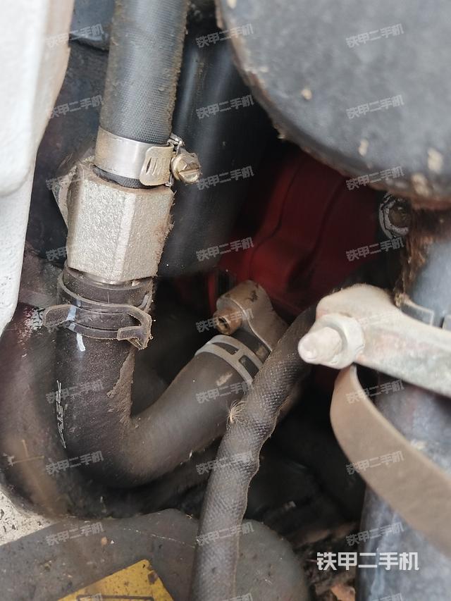 液壓泵艙室正面整體(整機(jī)外觀) 液壓泵艙室正面整體(整機(jī)外觀)