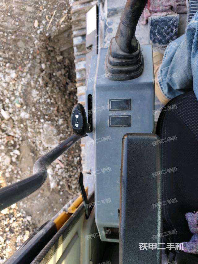 座椅左側(cè)控制臺(tái)/音響/含左手柄（駕駛室部分）