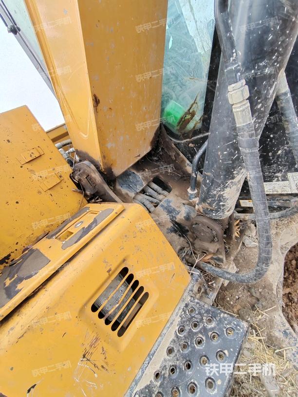 大臂根部?斜（工作和回轉(zhuǎn)裝置）