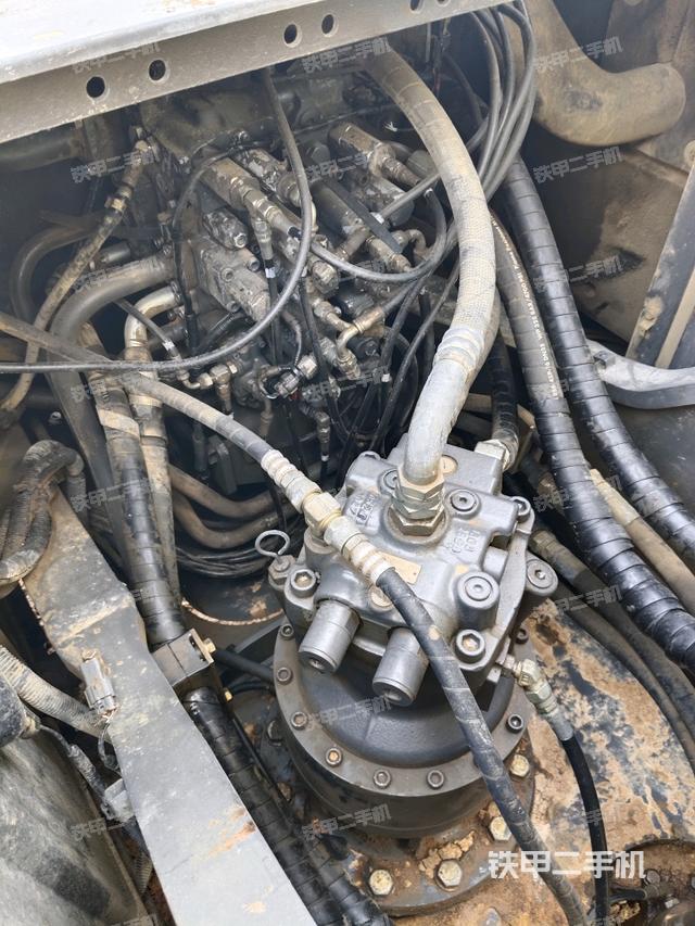 回轉馬達和主控閥（整機外觀）