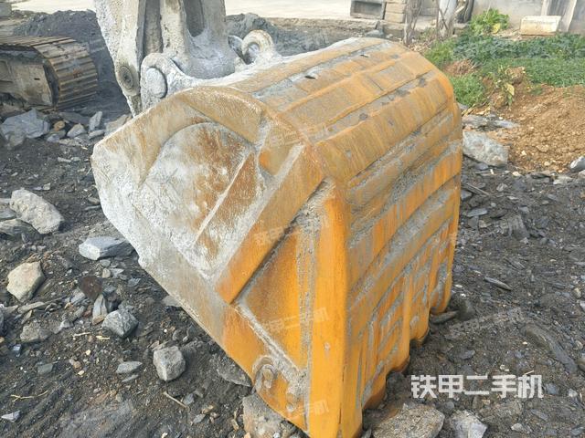 小臂整體左后(工作和回轉(zhuǎn)裝置) 小臂整體左后(工作和回轉(zhuǎn)裝置)