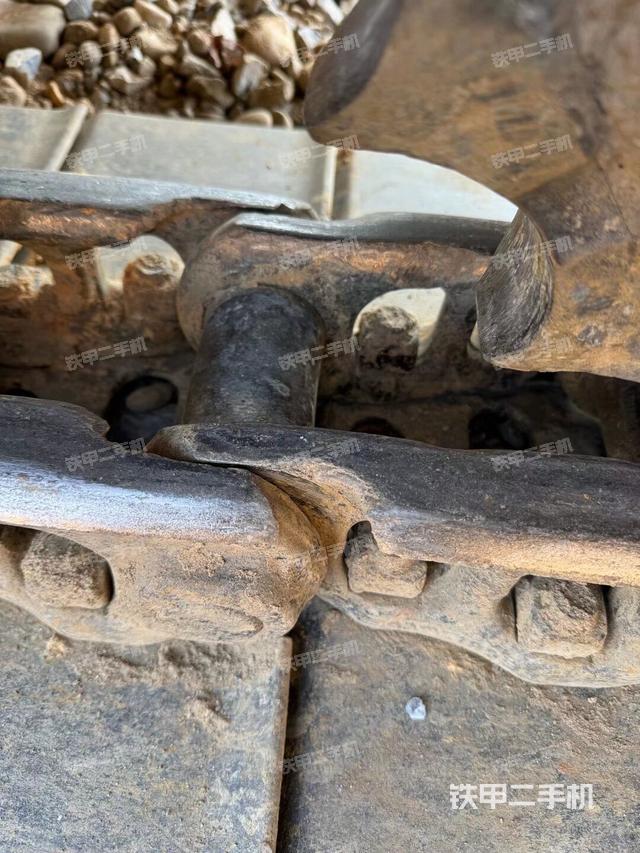 右驅(qū)動輪（行走機構(gòu)）