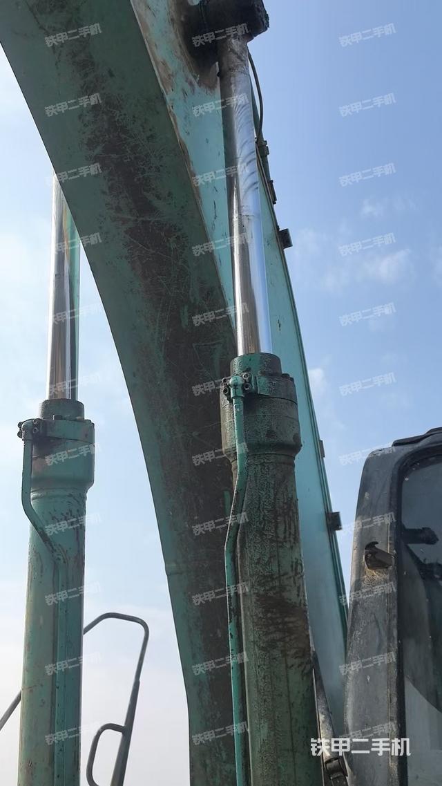 大臂油缸整體?豎拍(工作和回轉(zhuǎn)裝置) 大臂油缸整體?豎拍(工作和回轉(zhuǎn)裝置)