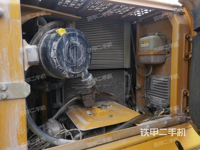 散熱器正面(大件艙室) 散熱器正面(大件艙室)