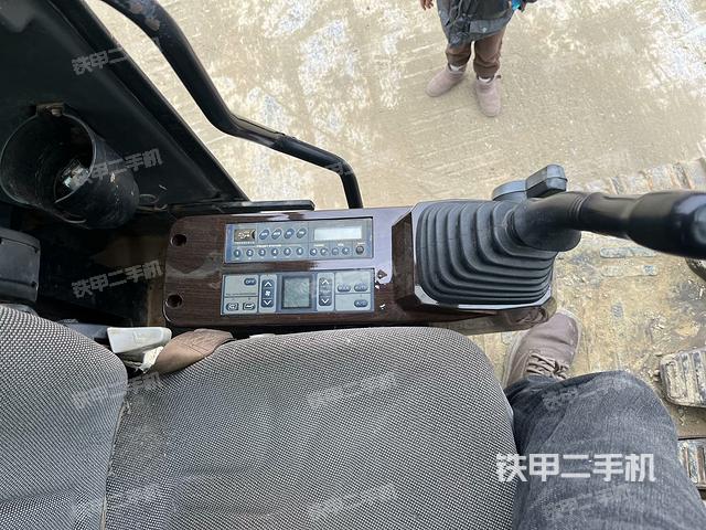 座椅左側(cè)控制臺/音響/含左手柄（駕駛室部分）