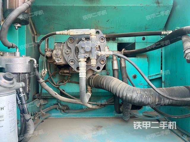 液壓泵艙室正面整體(整機(jī)外觀) 液壓泵艙室正面整體(整機(jī)外觀)
