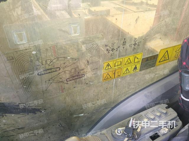 左后方玻璃角標(biāo)(駕駛室部分) 左后方玻璃角標(biāo)(駕駛室部分)