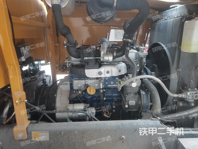 发动机右侧（整机外观及大件）