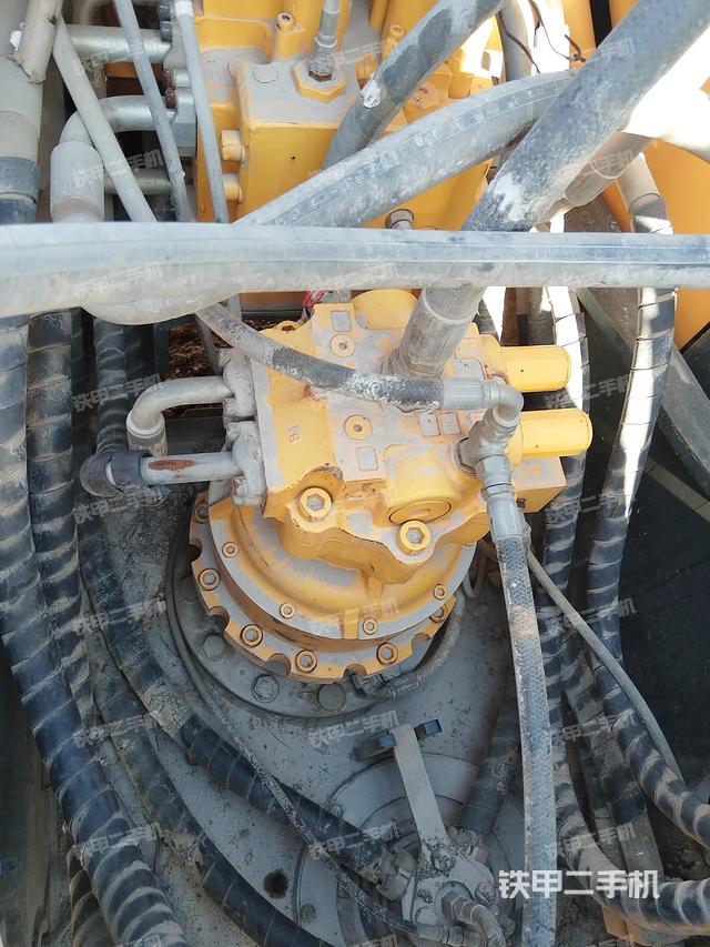 回转马达和主控阀（整机外观）