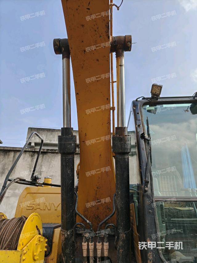 大臂油缸整體?豎拍（工作和回轉(zhuǎn)裝置）