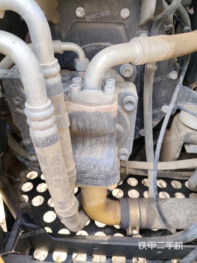液壓泵艙室正面整體(整機(jī)外觀) 液壓泵艙室正面整體(整機(jī)外觀)