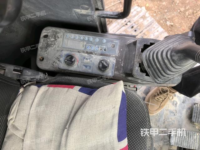 座椅左側(cè)控制臺/音響/含左手柄（駕駛室部分）