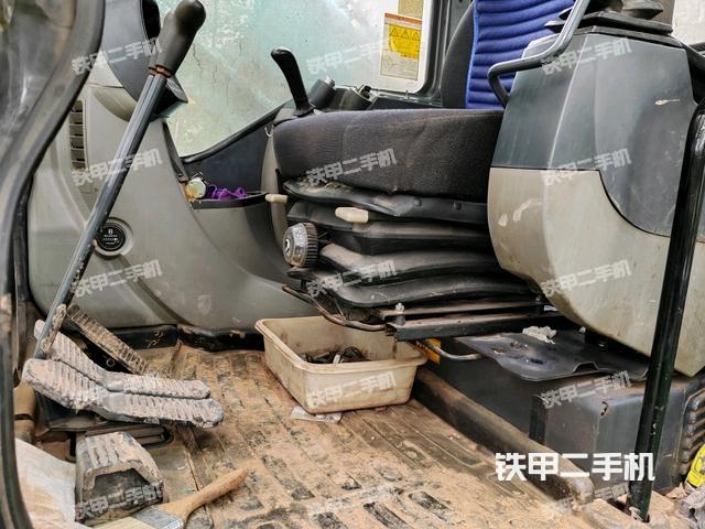 左后方玻璃角标（驾驶室部分）