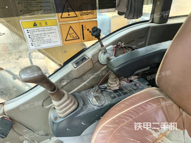 座椅左側(cè)控制臺(tái)/音響/含左手柄（駕駛室部分）