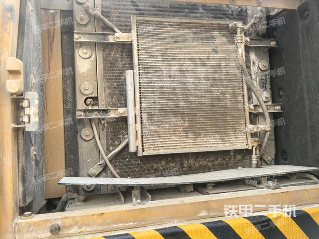 散熱器正面(大件艙室) 散熱器正面(大件艙室)