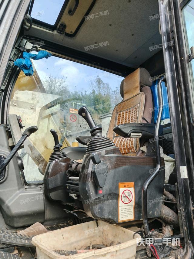 座椅右側(cè)控制臺(tái)/鑰匙門/油門/含右手柄（駕駛室部分）