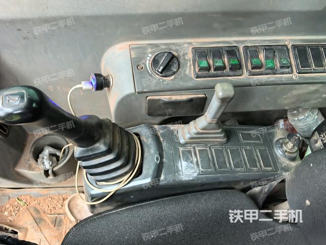 座椅左側(cè)控制臺/音響/含左手柄（駕駛室部分）