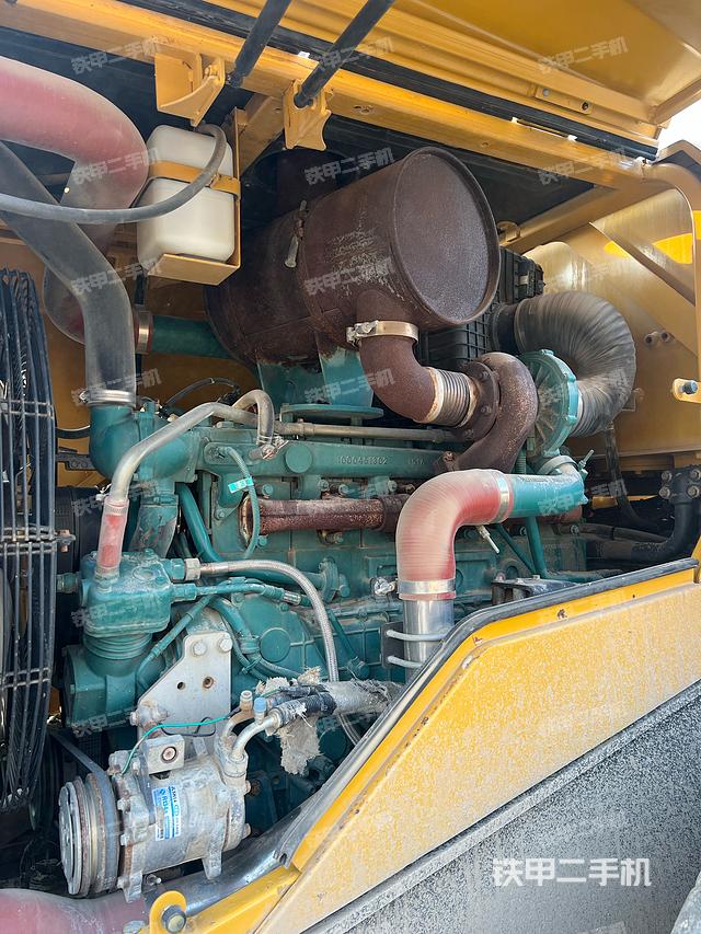 發(fā)動機右側(cè)（整機外觀及大件）